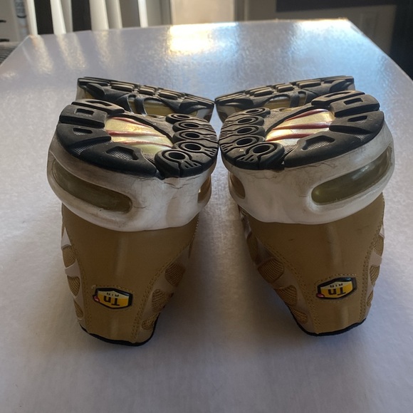NIKE Air Max Plus #903827-700 Men’s Tuned Air Metallic Gold Sneakers Size 13 - Picture 4 of 12